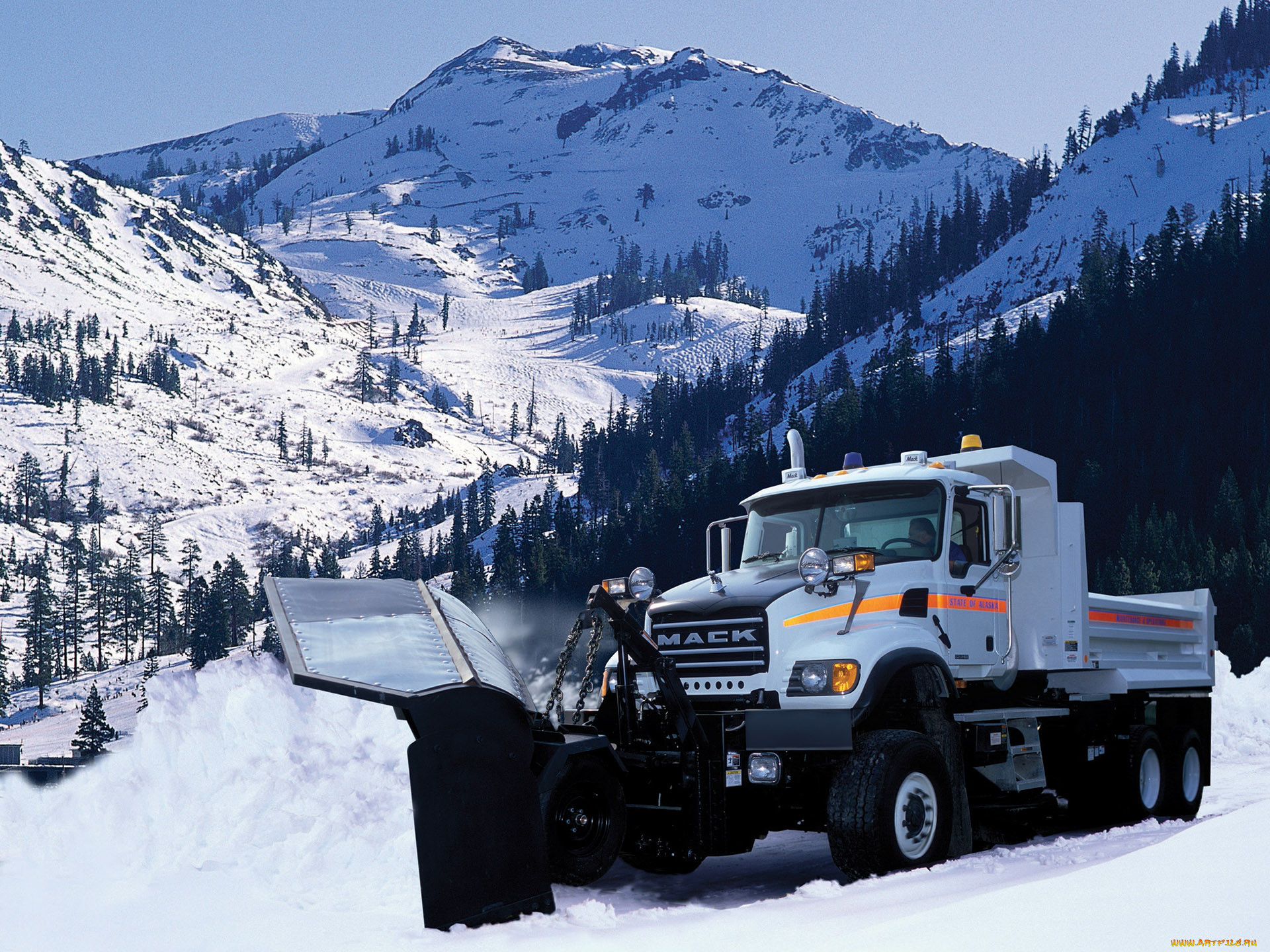 Горный грузовик. Самосвал Mack 6x6. Снегоуборочная машина трак трак. Mack Granite 6x4 2022. Снегоуборочная КДМ машина Америки.